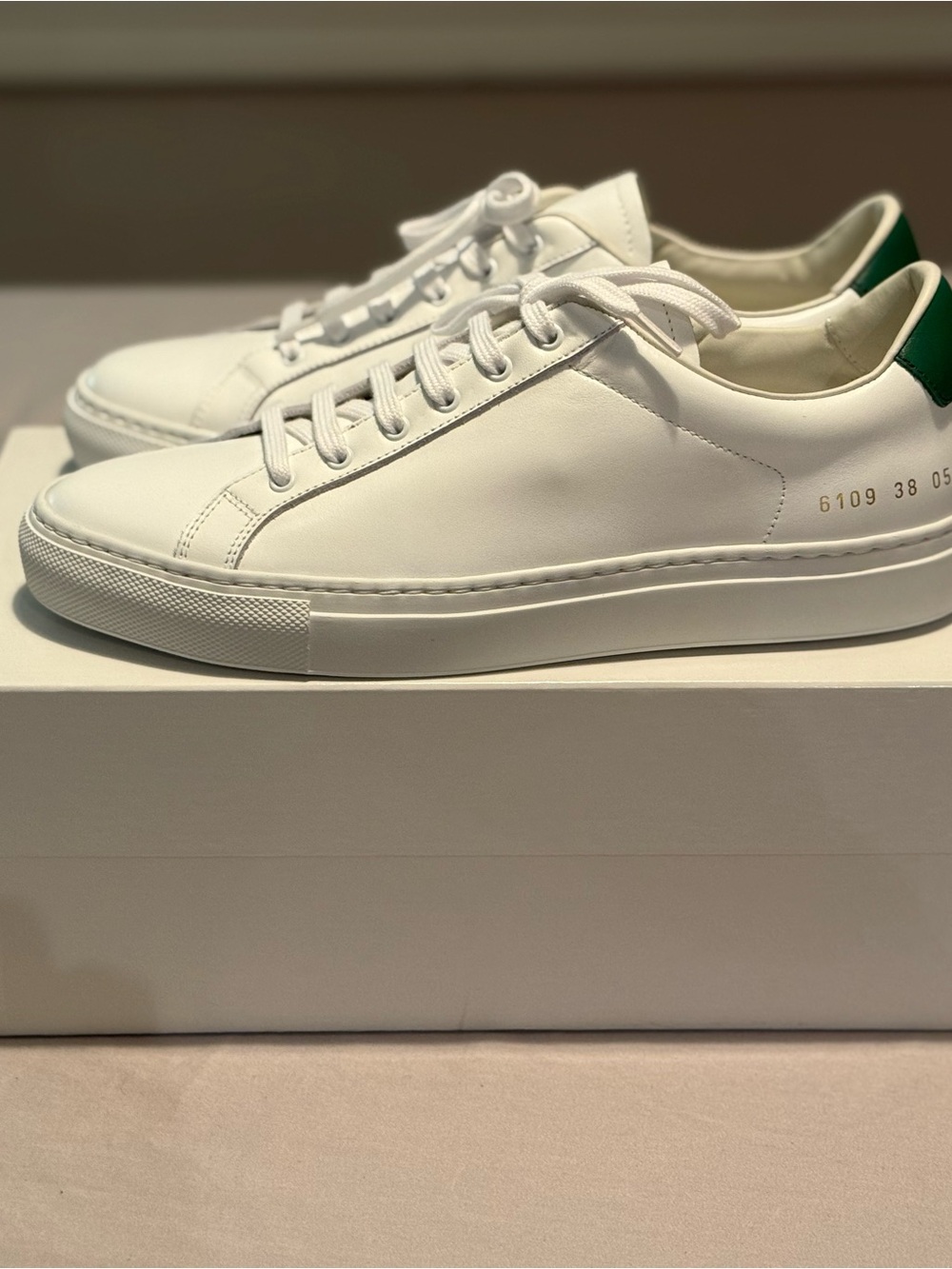 NIB Woman Common Projects White Leather Sneakers with Green Heel Tab. Size 38